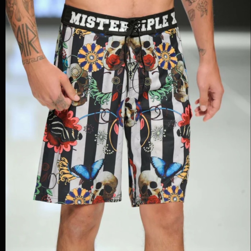 Mister Triple Skull Rock Star Butterfly Floral Mens Large Board Shorts  NWOT